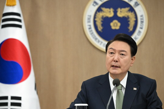 윤석열 대통령이 30일 서울 용산 대통령실 청사에서 열린 국무회의에서 발언하고 있다. 대통령실 제공